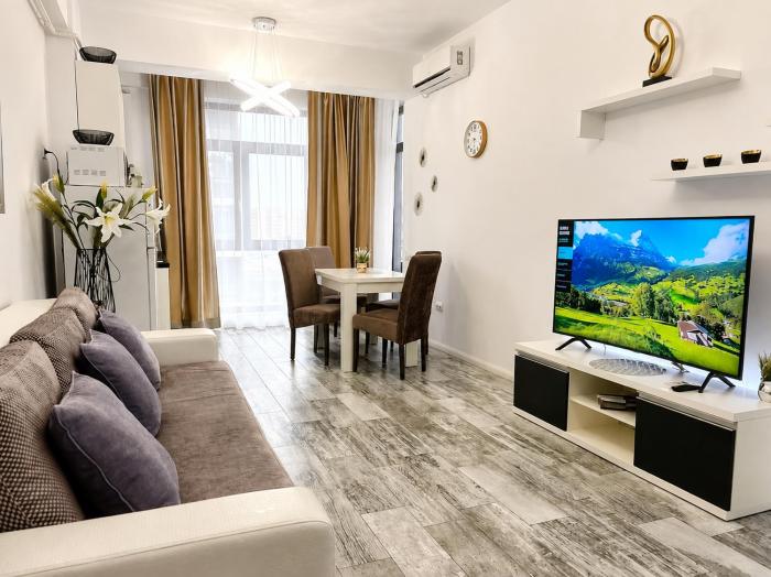 Romeos Beachfront Apartment by LOFT, Hotel OPERA and White Tower