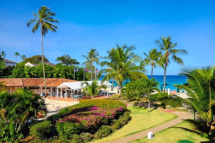Serenity on the Beach - Glitter Bay Estate 202