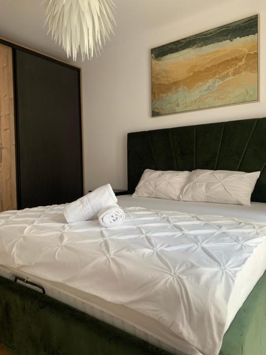 Luxury Central Monarch Residence Apartment Sleeps 5