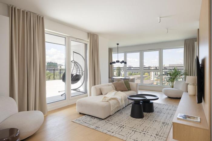 3-Bedroom Mokotów Apartment with Sunny Tarrace