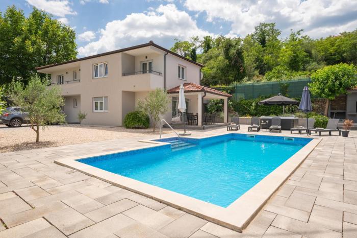 Villa VinisTerra Family-Friendly with Pool,Jacuzzi