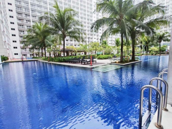 Easy access to pool