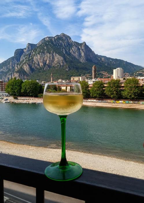 La Dolce vista, Lecco apartment with lake view