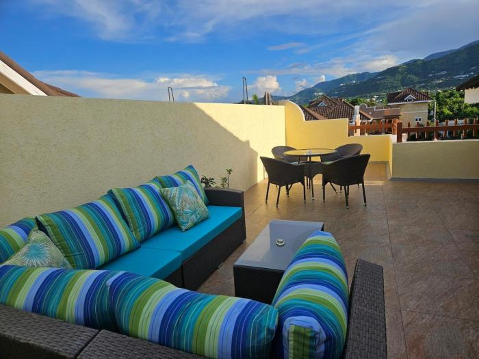 Private Penthouse Rooftop Oasis, Liguanea