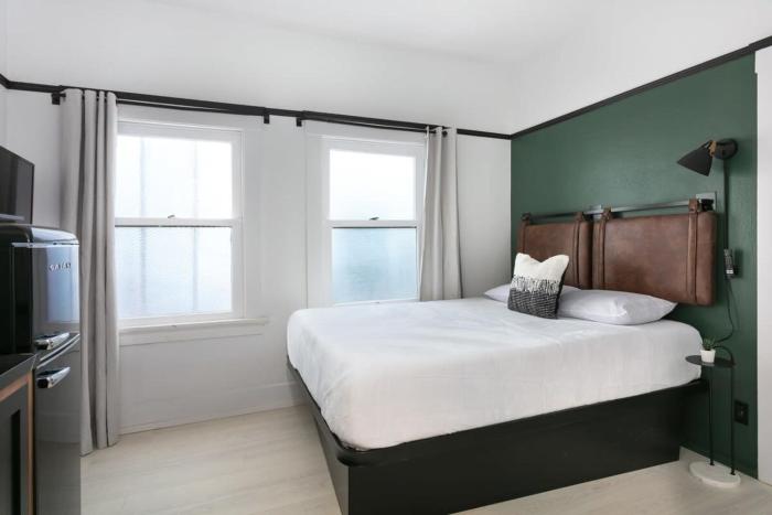 Gaslamp District Gem Studio with Private Entrance