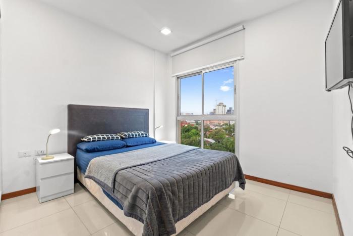 Hermoso Apartamento con Cochera y Parrilla! Vista a Villa Morra 5