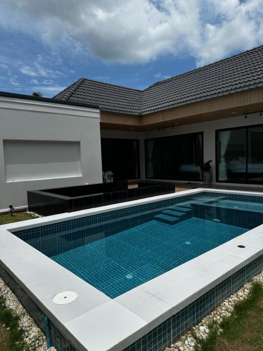 Suparat Pool Villa