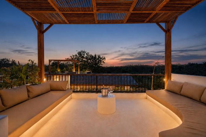 Sylva Villas, two luxury units close to Balangan beach with jungle view