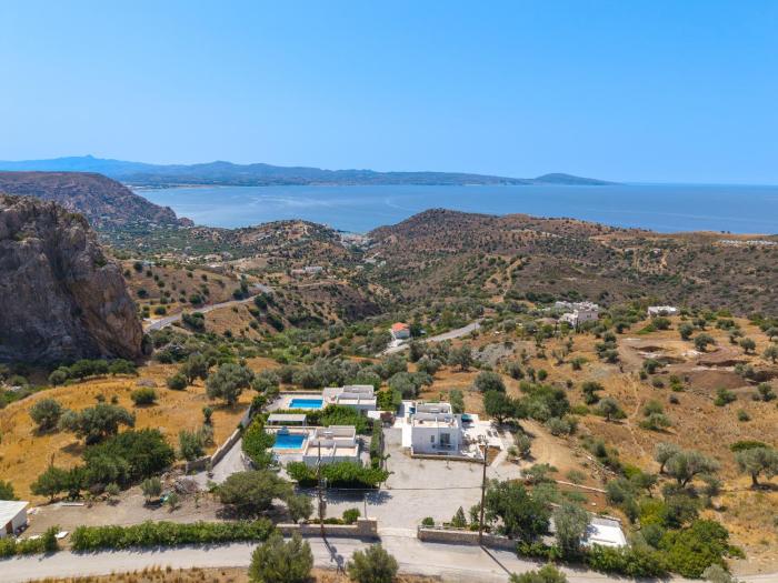 Evgoro Luxury Suites