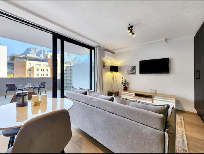 Newlands Peak - Huge Balcony, Pool & Gym