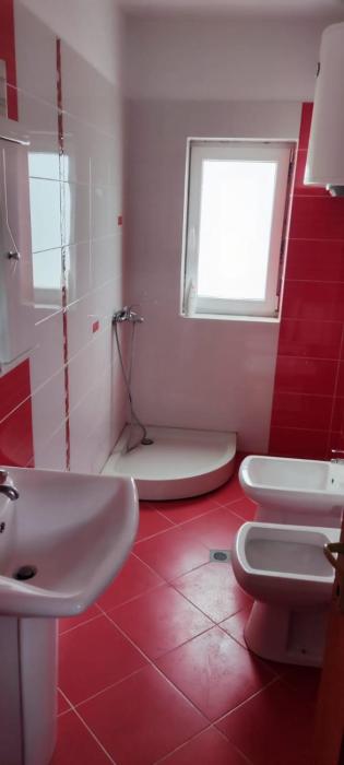 Apartament Buzë Liqenit