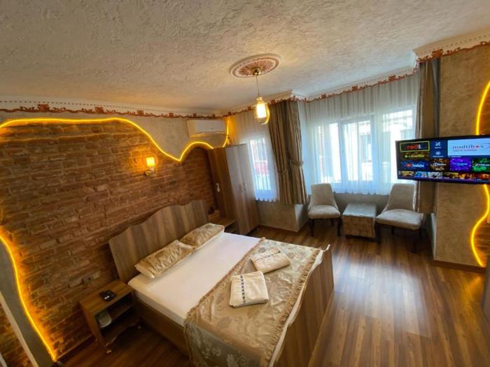 Golden Arrow Hotel