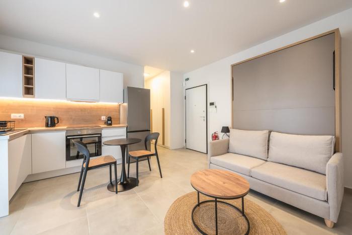 Charming Studio With Convertible Living