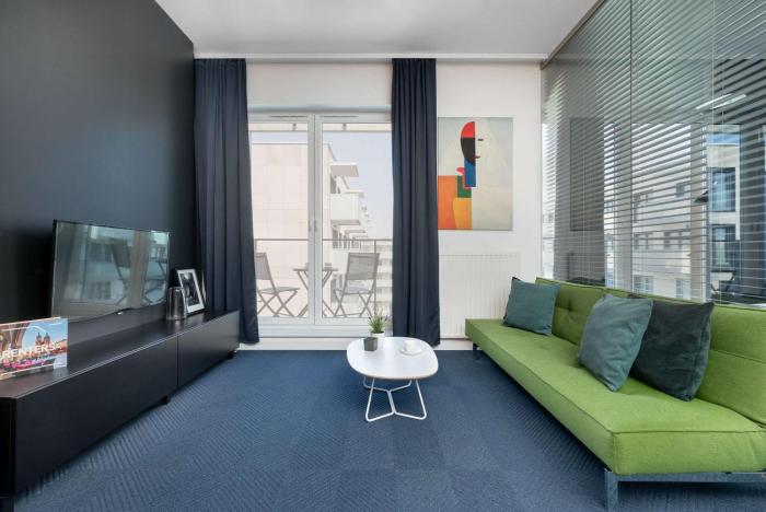 Nowoczesny Apartament z Balkonem i Klimatyzacją by Noclegi Renters