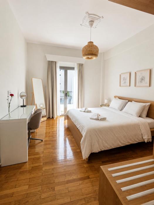 Spacious Art Home in Gazi Near Metro 2 min