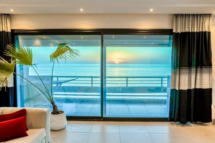 Beachfront Luxury Apartment Panoramic Sea Views N8