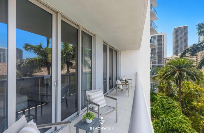 Resort Living 2BR - Intracoastal View