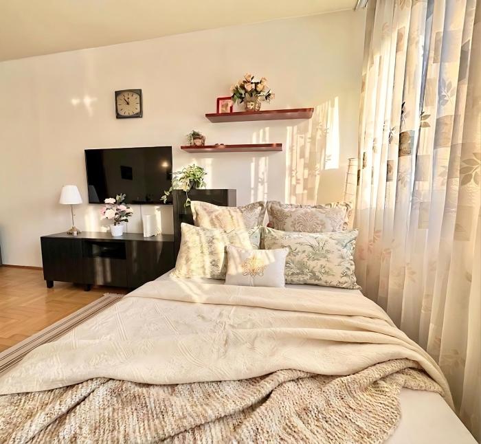 Downtown Madonna Residency - 3 rooms, AC, Garage, Balcony