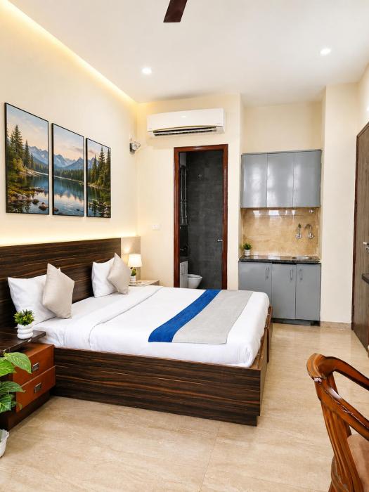 The White Casa Premium 1RK 201 Near Medanta Hospital