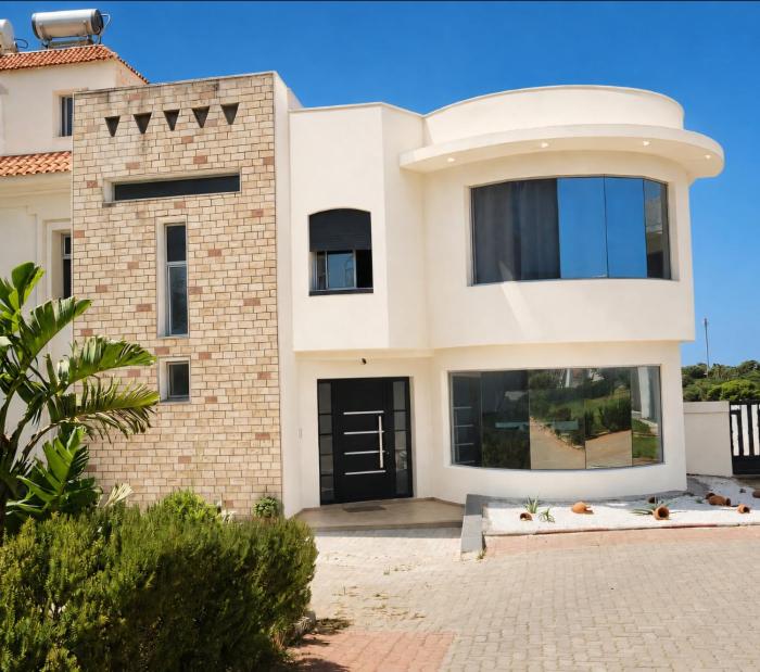 Strandhaus in Tanger - Meerblick - Pool