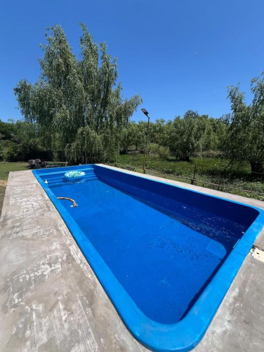 Casa quinta con pileta y río privado, ideal grupos a 60km de CABA