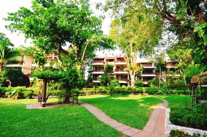 Birds and Bees Resort