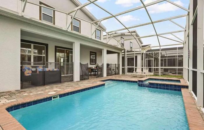 Sleeps 12 - 4 Kings Private Pool & Resort Fun