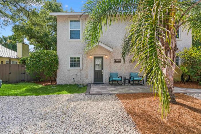 Sunny Dayz - Unit B, 1124 Park