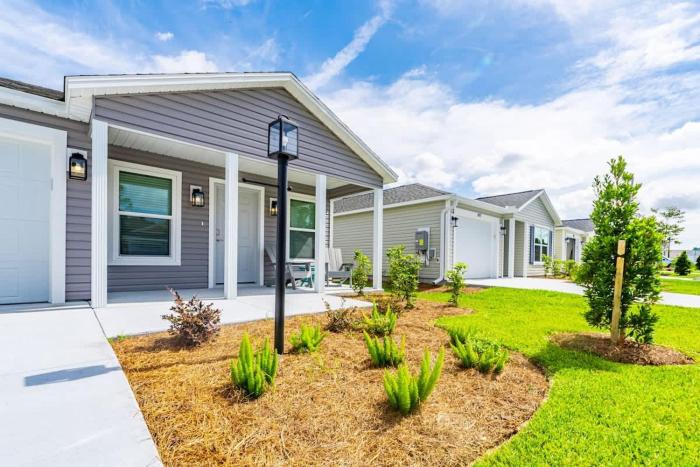 Cozy & Bright 2BR Patio Home - with Golf cart