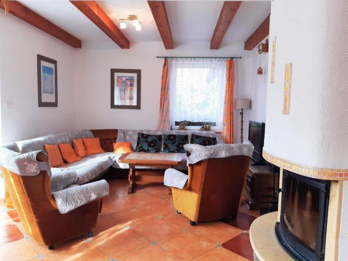 Holiday villa with a garden, close to the lake