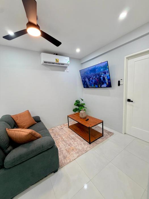 7 on Central - Modern 1br 1bth Apt in Kingston