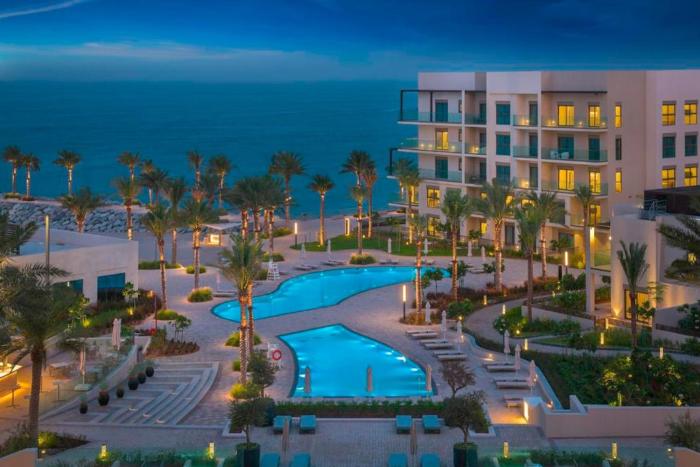Bloomfields 3BR plus Maids in The Address Beach Resort