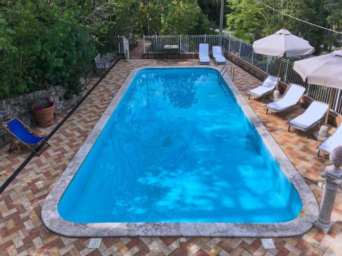 Huge Holiday Home in Marina di Castagneto Carducci near Sea