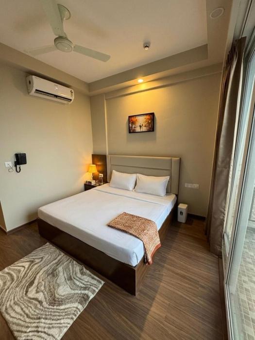 10 minutes away from ExpoMart-The Hideaway Stays
