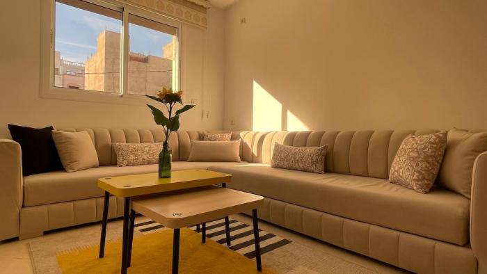 Cozy Retreat 3 Min to TGV center Fast Wi-Fi