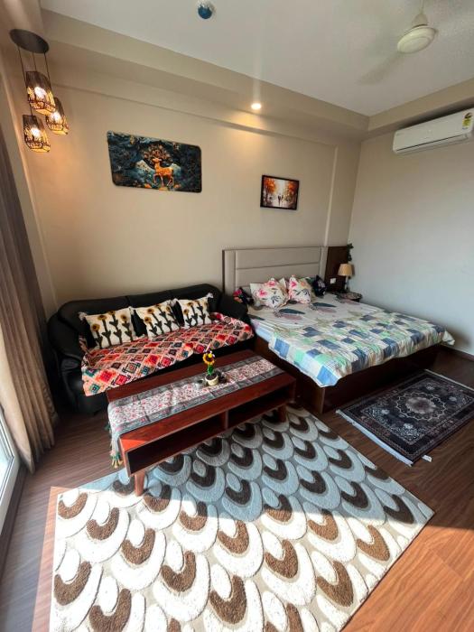 Cozy Suite at Omaxe ITC