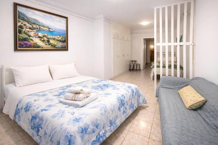 Piraeus Grand Supreme by the sea