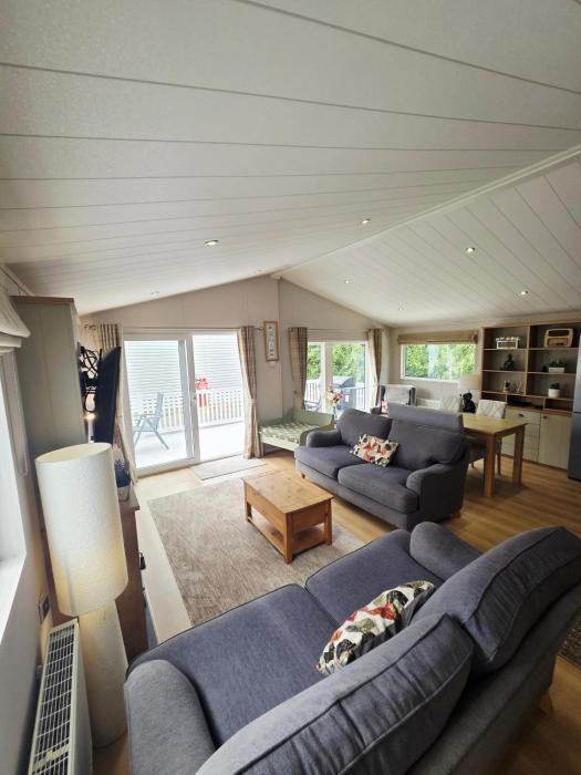 Beautiful Lodge Sleeps 4 with Indoor Pool