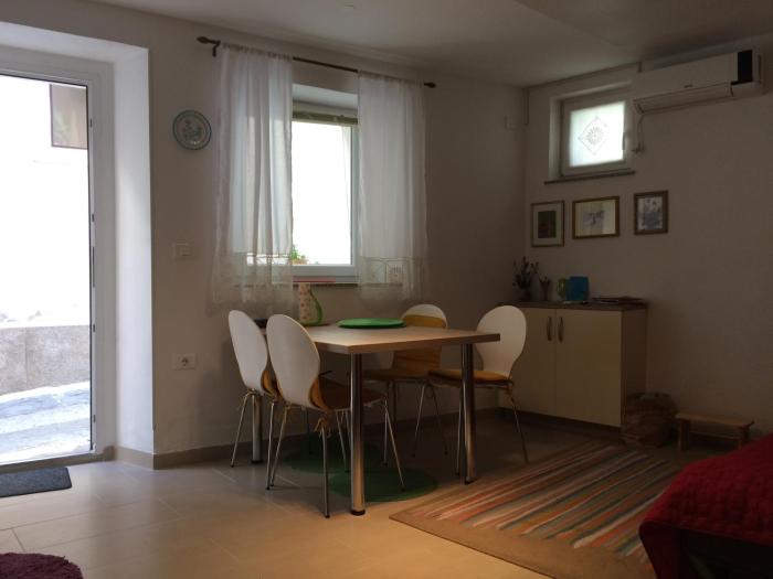 Apartma Aškerčeva