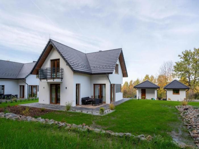 Large holiday villa with garden, sauna and jacuzzi