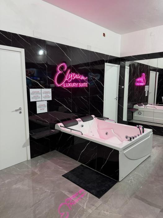 Elysium Luxury Suite