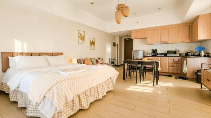 Venice Luxe Stay, Studio Type, Queen size bed, Fast Wifi near BGC