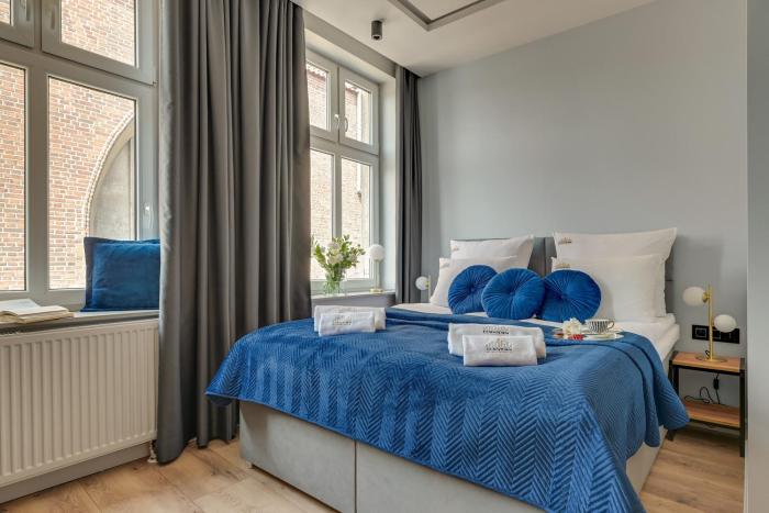 Lawendowa Old Town Signature Rooms with Shared Kitchen by Downtown Apartments