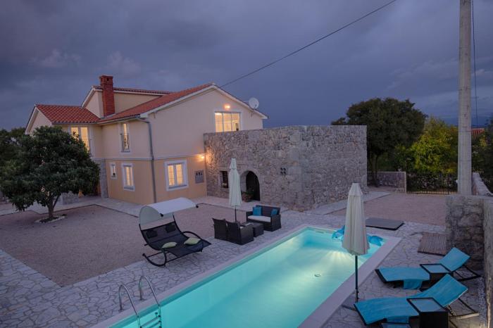 Modern villa with pool, quiet aria, privacy, nice garden - by TRAVELER Krk agency ID 2138
