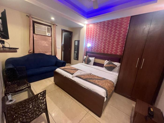 Hotel Signature Plaza - Near Lajpat Nagar Metro