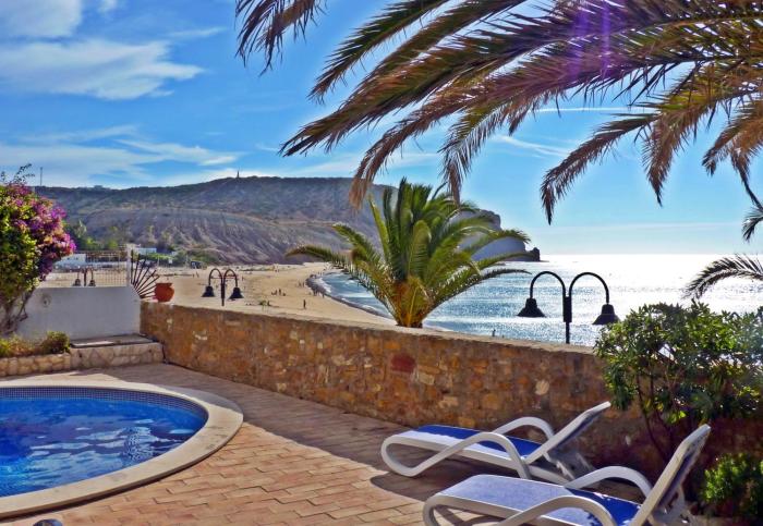 Wohnung über dem Strand mit Pool