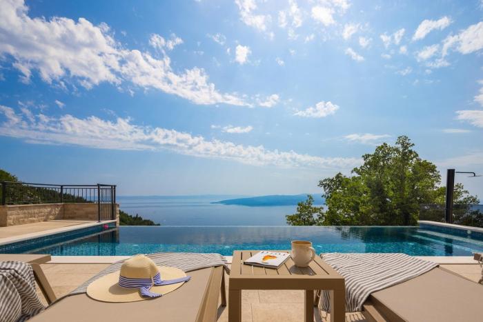 Villa Sarah New building with infinity pool & sea view