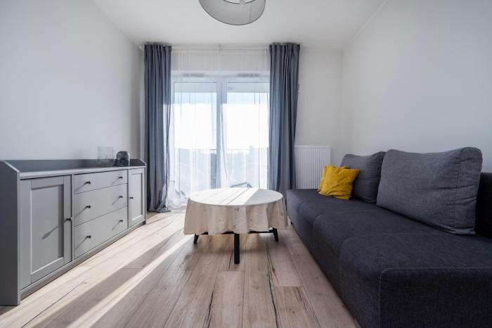 Kopcińskiego Homely Apartment by BookingHost