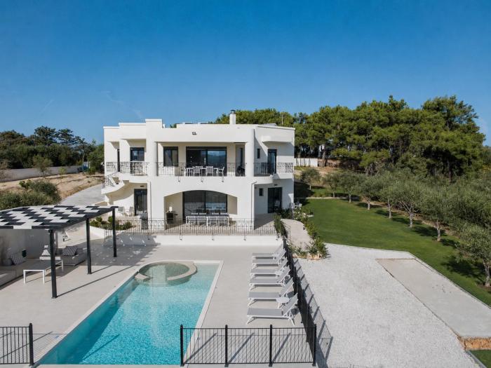 Villa Asteri - Heated Pool - 7 bedrooms across 2 apartments -exclusively yours