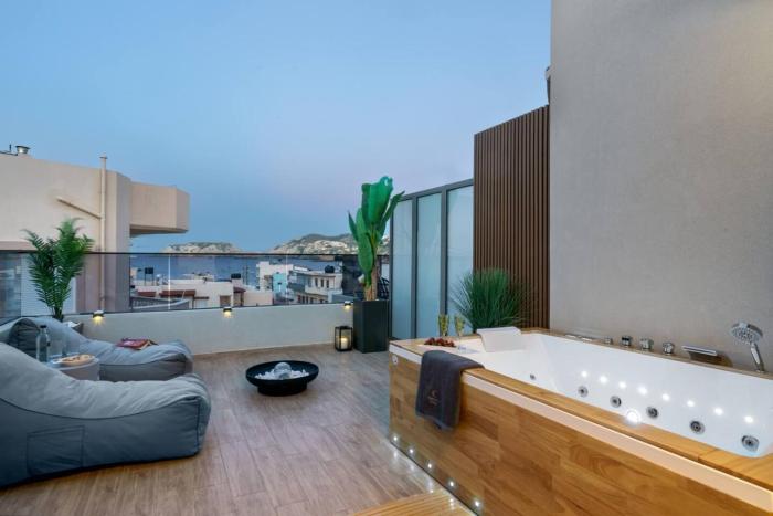 Luxury Charavgi Suites with Jacuzzi, 40m from Agia Pelagia Beach